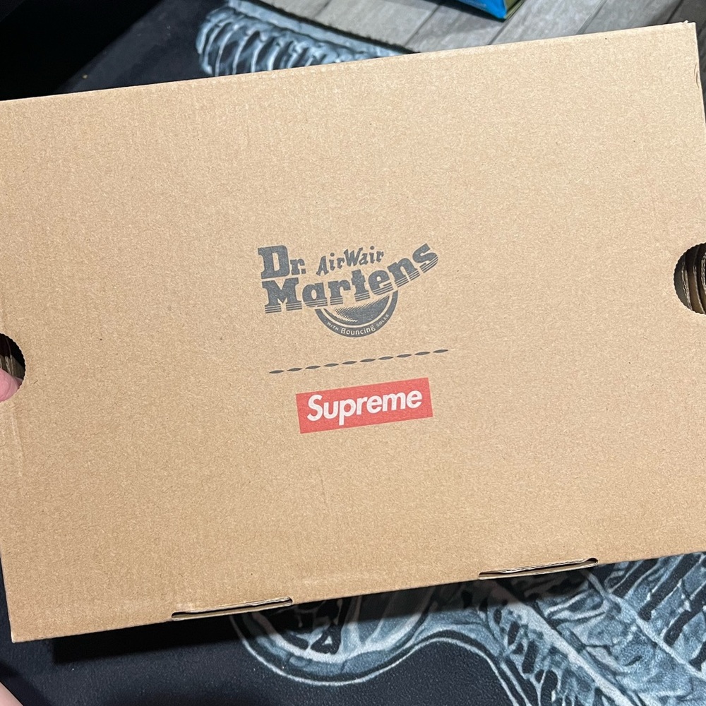 Dr. Marten’s x Supreme 3-Eye Color Changing Black Shoes - Picture 3 of 4